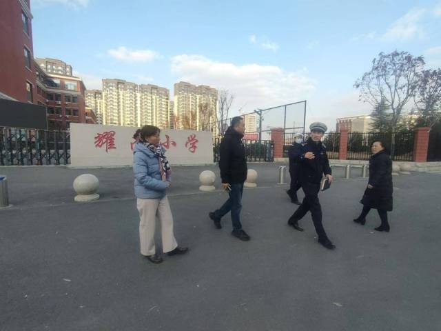 守护孩子安全成长：交通安全进校园，一盔一带的重要性你了解吗？  第4张