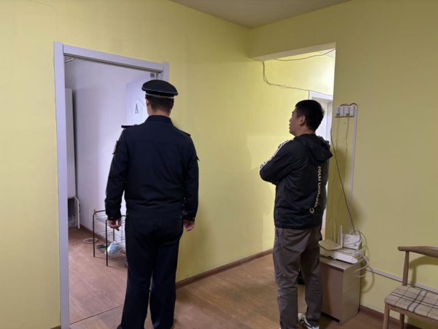 居民深夜被广告灯光困扰？社区迅速行动，守护宁静之夜  第2张