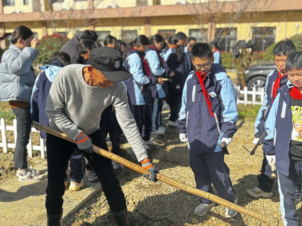 揭秘湖州弁南中学创新劳动教育：学生亲手种植，体验生态奇迹