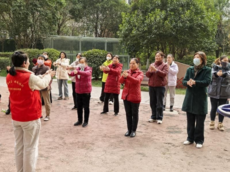 12月11日长安区韦曲街道燃冬运动会：居民齐聚，激情四射，谁是颠球王？