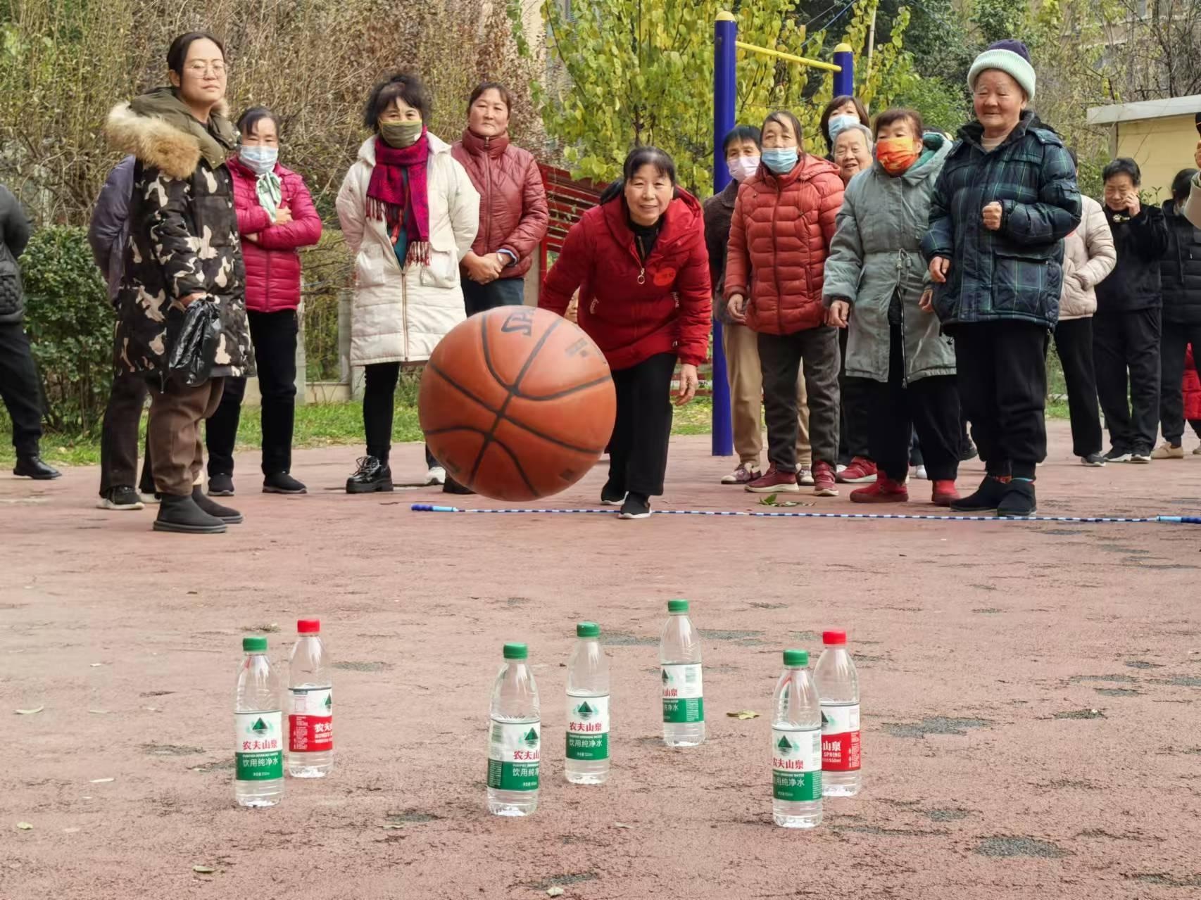 12月11日长安区韦曲街道燃冬运动会:居民齐聚,激情四射,谁是颠球王? 第2张 12月11日长安区韦曲街道燃冬运动会:居民齐聚,激情四射,谁是颠球王? 第2张