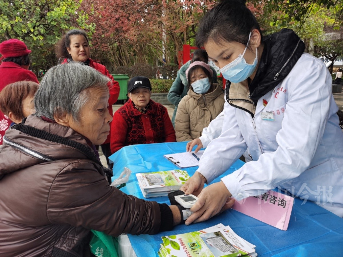 柳州寒冬暖心义诊：65岁以上老人免费健康服务超额完成，明年全覆盖
