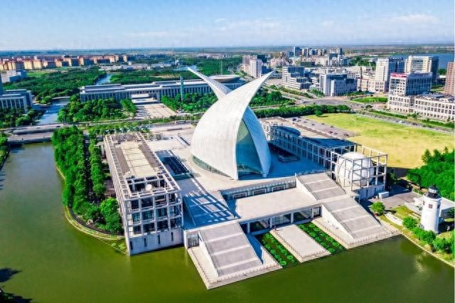 揭秘中国第一座国家级航海博物馆：银白风帆下的航海传奇