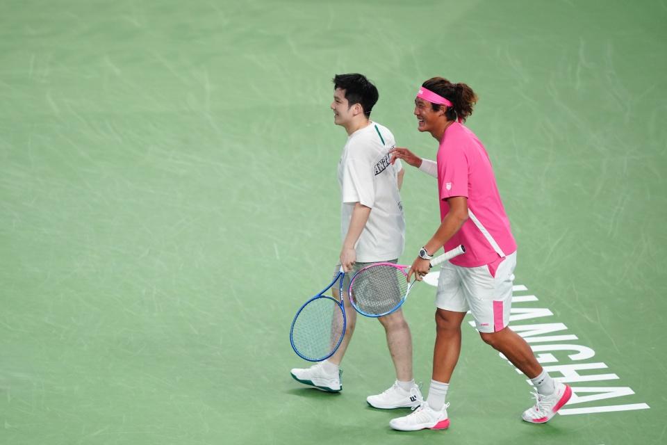 费德勒超级挚友之夜：网球传奇与明星的激情碰撞  第9张