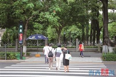 公园东路斑马线优化接近尾声，月底完工！你期待吗？