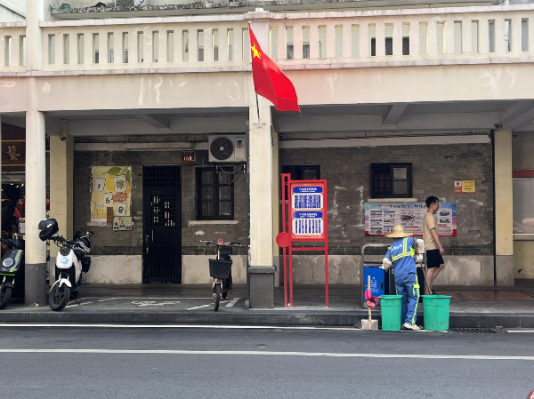 国庆假期，荔湾区环卫工人坚守岗位，演绎最美城市管理员的使命担当  第2张