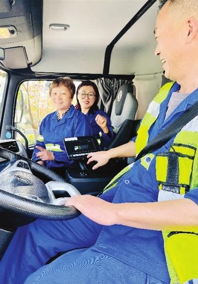 青浦区 20 余位劳模工匠亲自上阵，做一天城市美容师  第1张