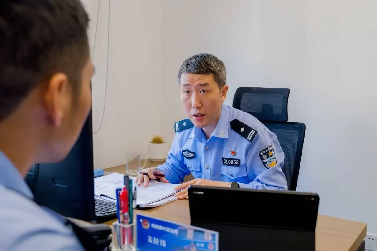 民警扮演丧子母亲的长子长达 11 年，善意谎言背后是跨越千里的温情  第4张