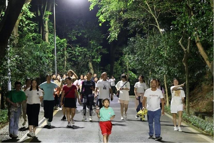 重阳佳节登高祈福，蕉石岭森林公园人山人海，你来了吗？  第3张