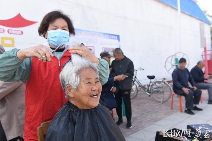 深州市辰时镇窨子村 200 余名老人欢聚一堂，共享饺子宴  第3张