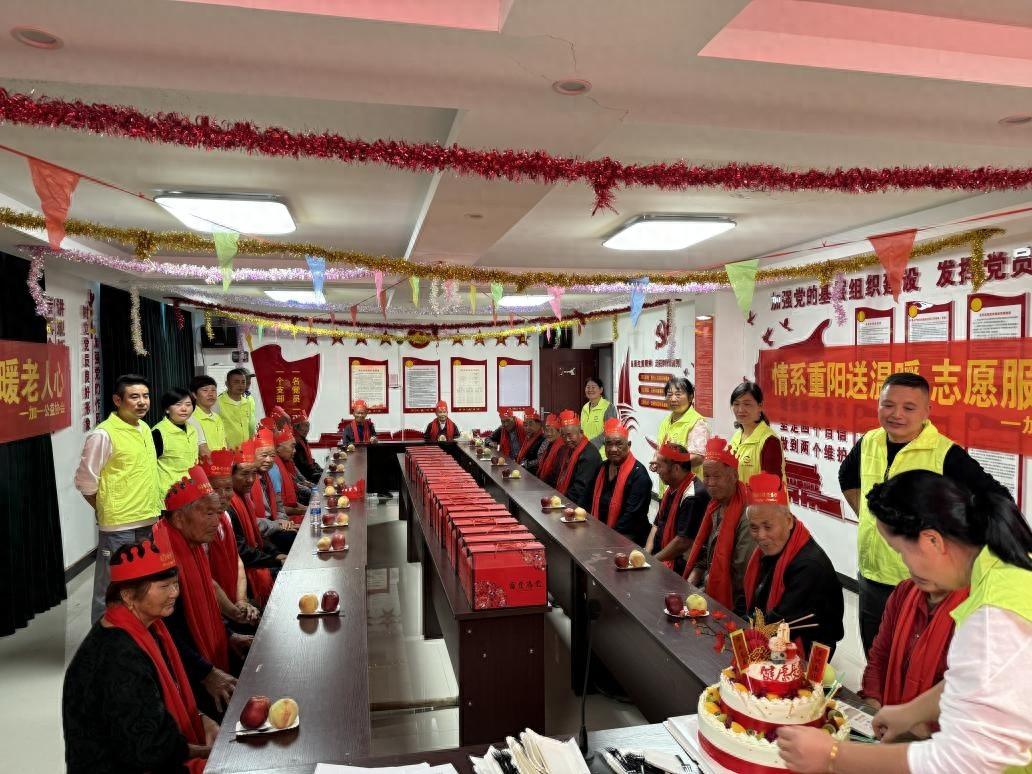 九九重阳节，这场生日宴让特困老人幸福满满