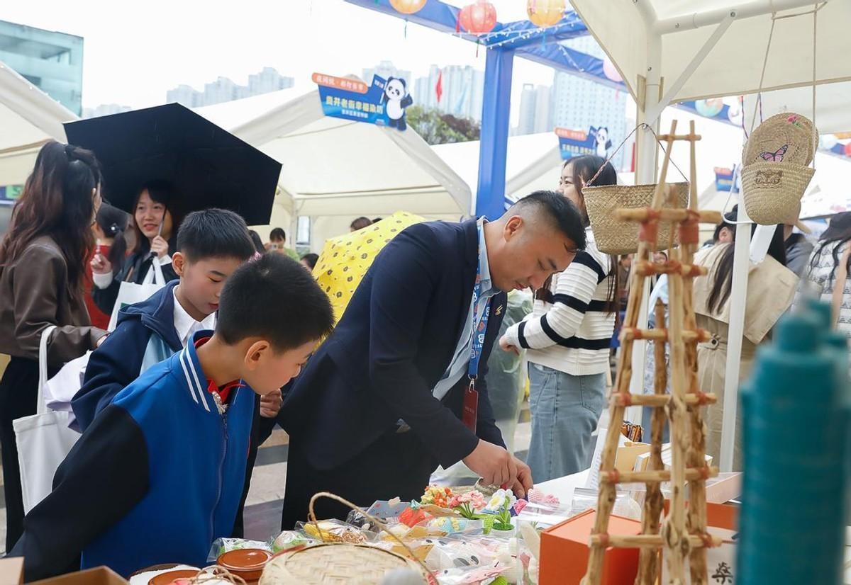 10 月 11 日上午 点，2024 年天府书展自贡分展盛大启动，你来了吗？  第2张