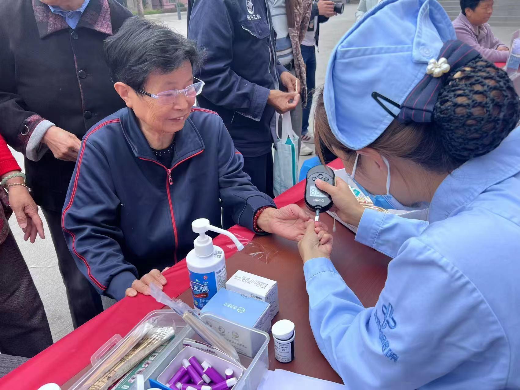 重阳节义诊活动，将医疗服务送到家门口  第3张