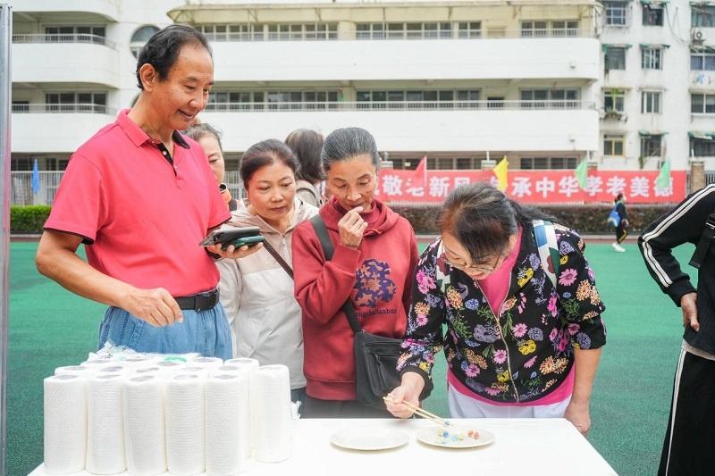 重阳节成都老年大学游园活动：孝老爱老敬老助老，共度欢乐时光  第2张