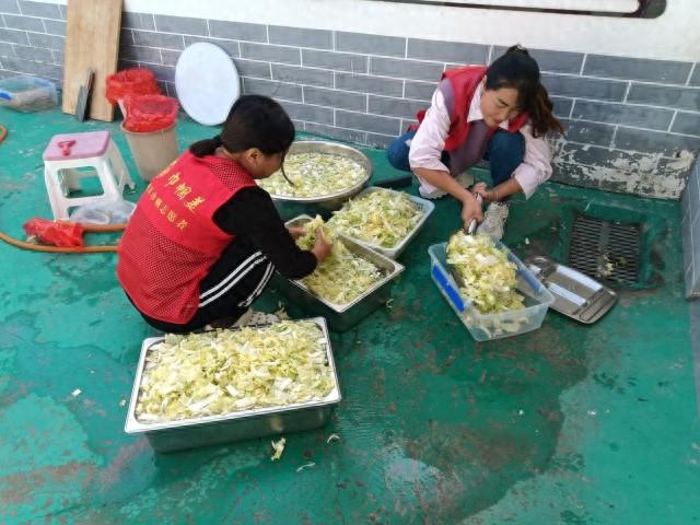 重阳节，济宁这个村的老人竟集体吃大餐，还有这些惊喜