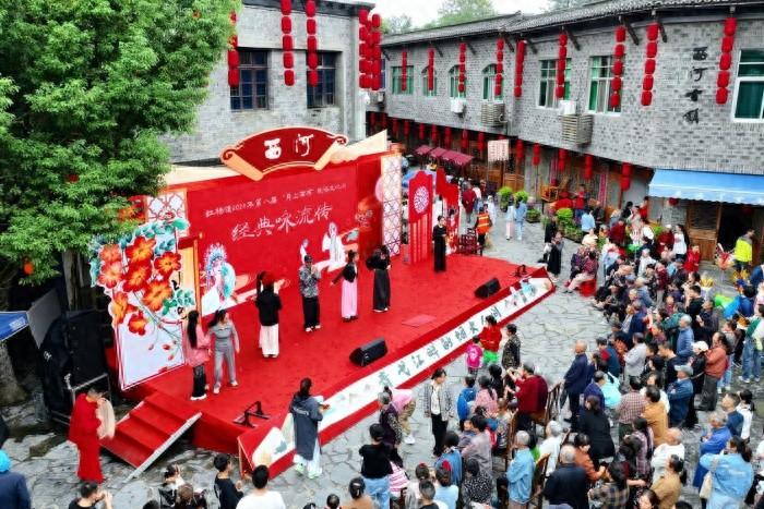 28.8 万人次！国庆假期，这个小镇凭什么吸引这么多游客？