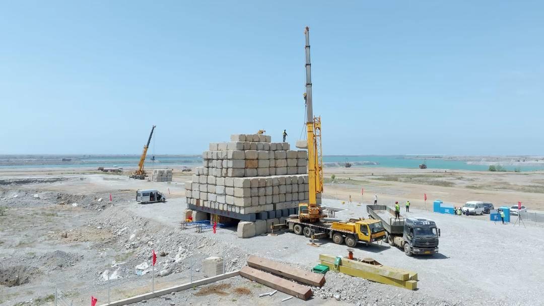 40 万立方米混凝土、4.3 万吨钢筋！大连金州湾国际机场航站楼桩基础工程正式开工  第2张
