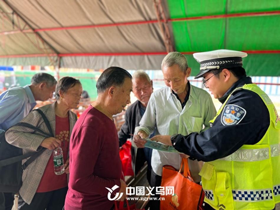 后宅交警借势黑神话悟空和英歌舞，守护重阳出行安全  第1张