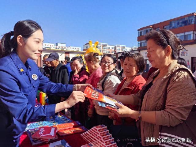 鄂尔多斯市消防救援支队走进老年大学分校，为老年人上电动车消防安全课  第1张