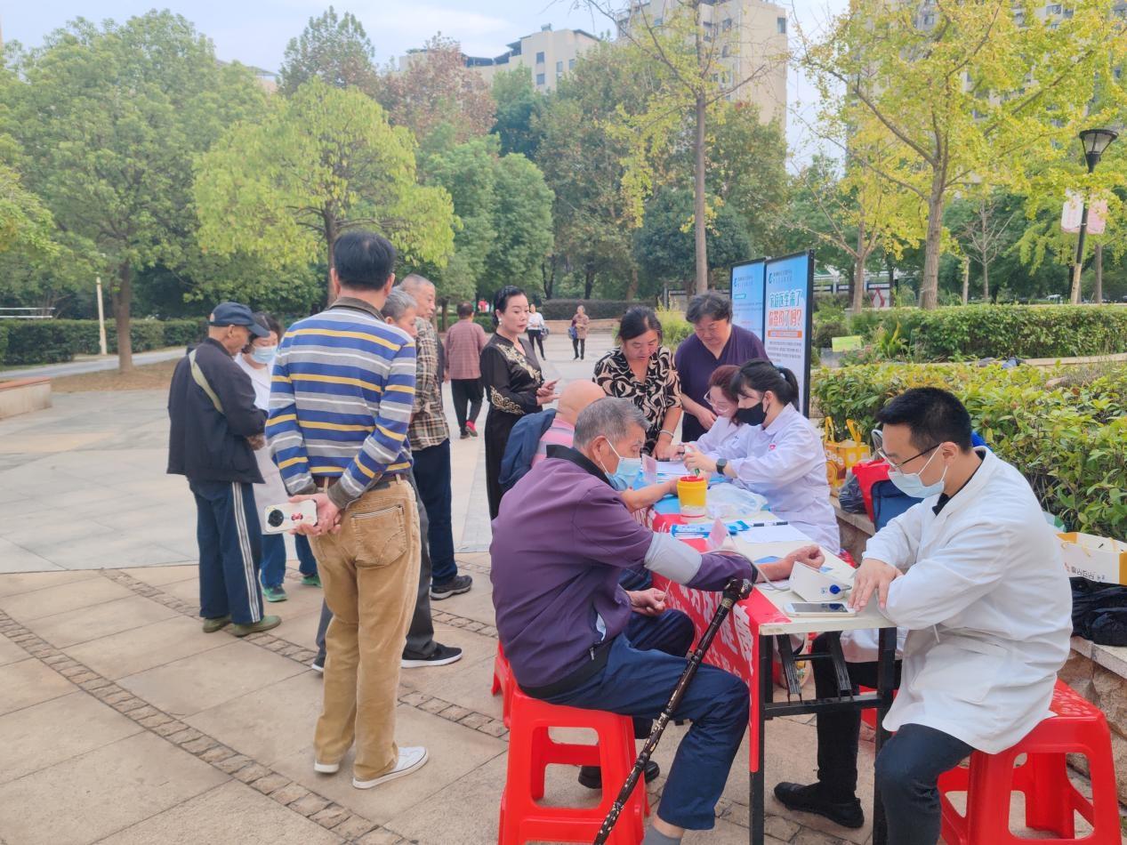青山区新沟桥街社区卫生服务中心开展八小时外义诊活动，为居民送健康  第3张