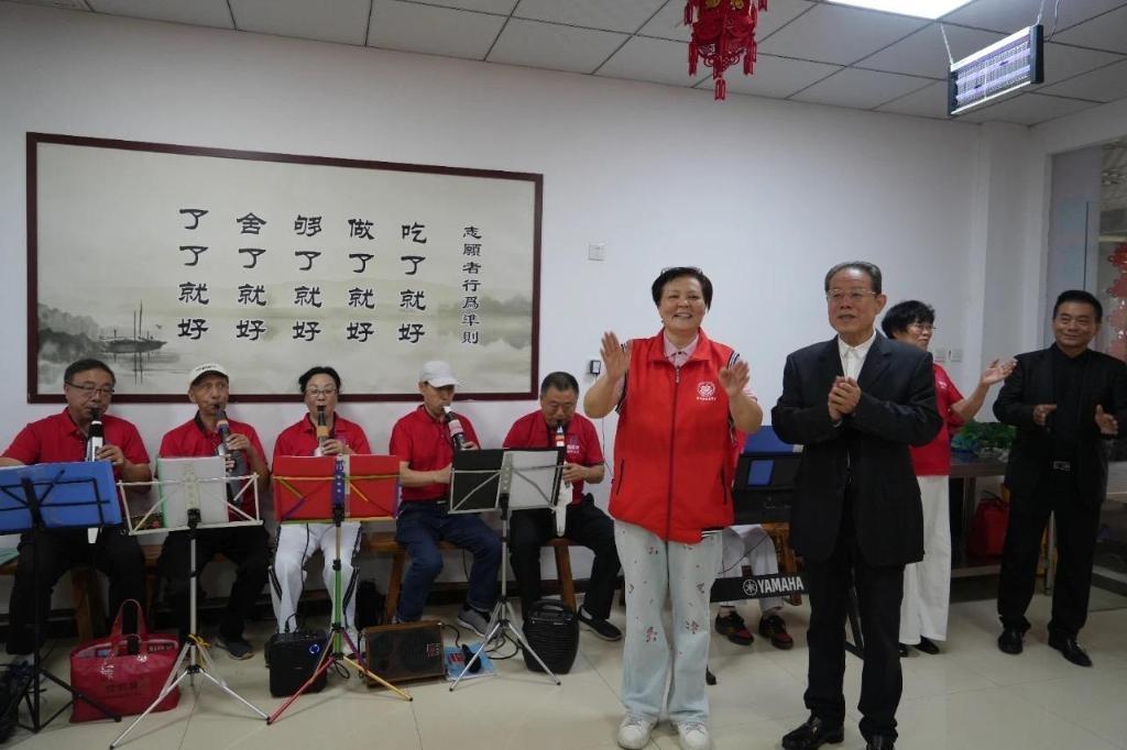 重阳节，西安市慈善会携万元慰问金和五千物资，为 200 多位老人送上温暖  第2张
