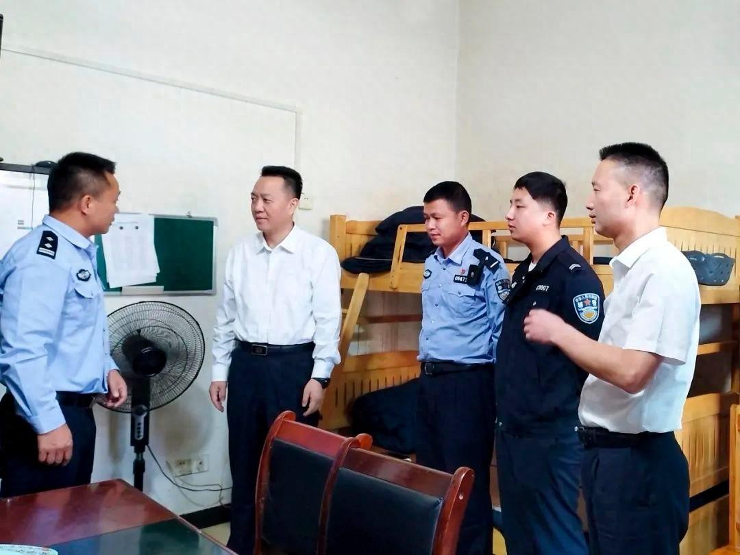 湘潭市副市长陈睿到湘乡市公安局棋梓派出所督导调研，强调要做所情明白人  第1张