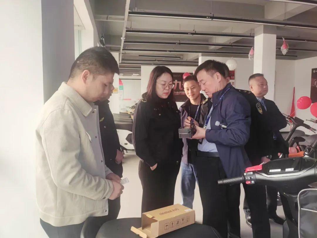 太原一店铺竟有超标电动自行车在租赁，已被要求下架  第2张
