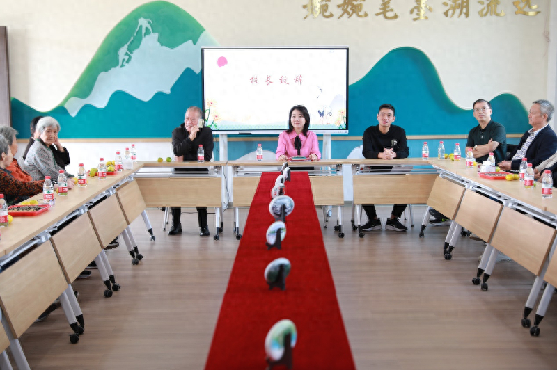 浦江县岩头镇中心小学举行最美重阳活动，老教师们竟这样做  第1张