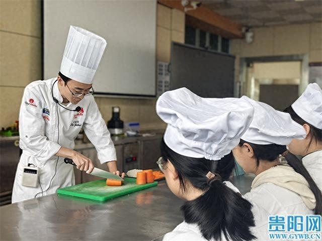 28 岁高级技师施智锟：贵阳职业教育助我实现个人价值
