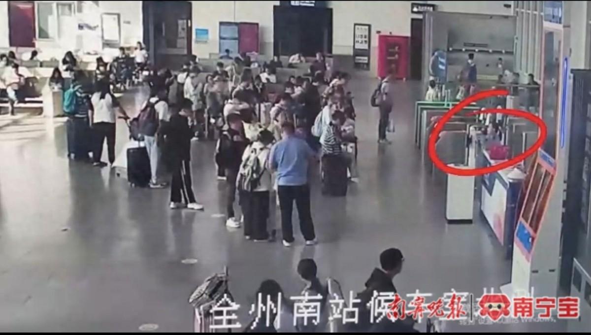 旅客丢失珍贵手表,客运值班员陈娜全力寻回 第1张 旅客丢失珍贵手表,客运值班员陈娜全力寻回 第1张