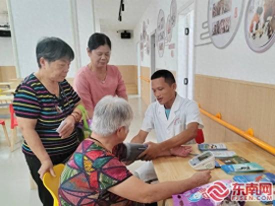直击痛点！集美区卫健系统敬老月活动，为老人送健康，你参加了吗？  第1张