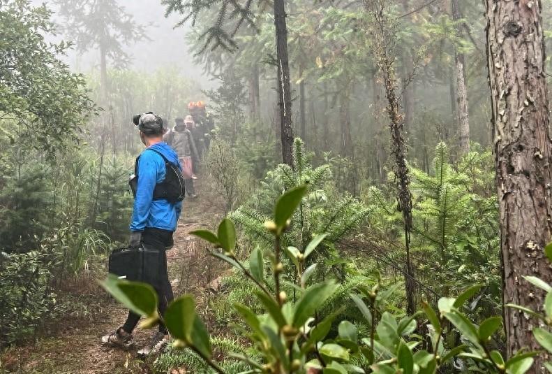 3 名驴友迷失山路，20 余人紧急救援，最终结果如何？