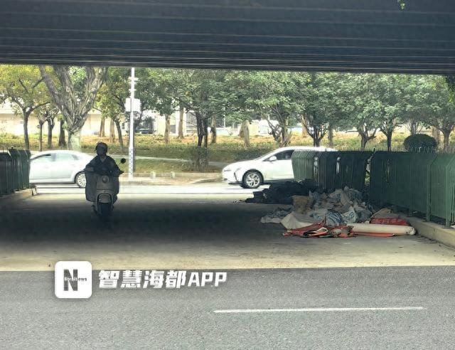福州齐安高架下建筑垃圾屡禁不止，究竟是谁在凌晨偷倒？  第1张
