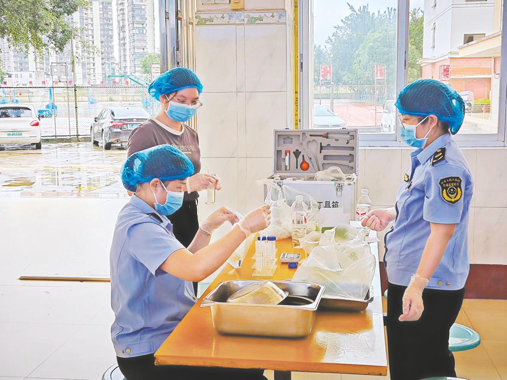 南宁市围绕诚信尚俭 共享食安主题，开展全国食品安全宣传周活动  第2张
