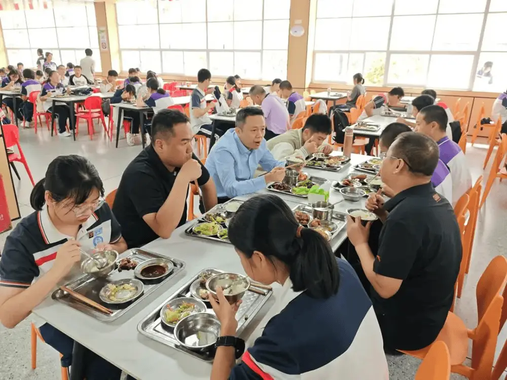 福州教育局制定局长陪餐制，保障校园食品安全  第1张