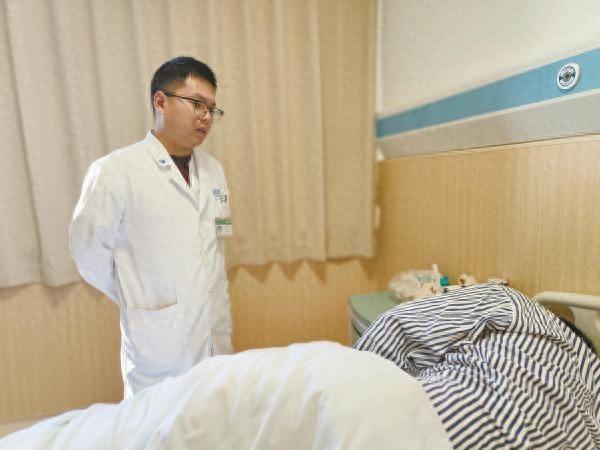 30 多岁男子肛门疼痛出血，竟是痔疮惹的祸，听听医生怎么说  第1张
