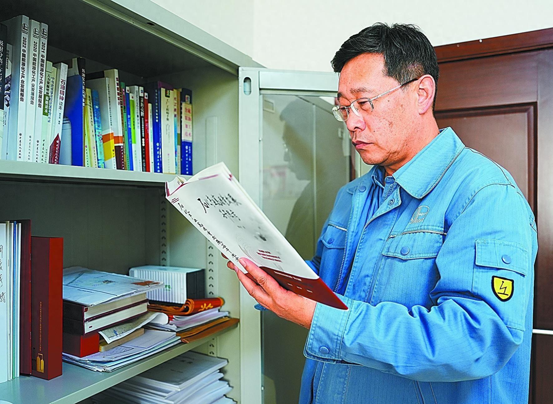 中国石化突出贡献专家梁峰：在坚守与创新中书写科研华章  第1张