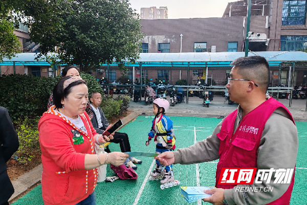 消防演练进社区，安全意识入人心  第2张