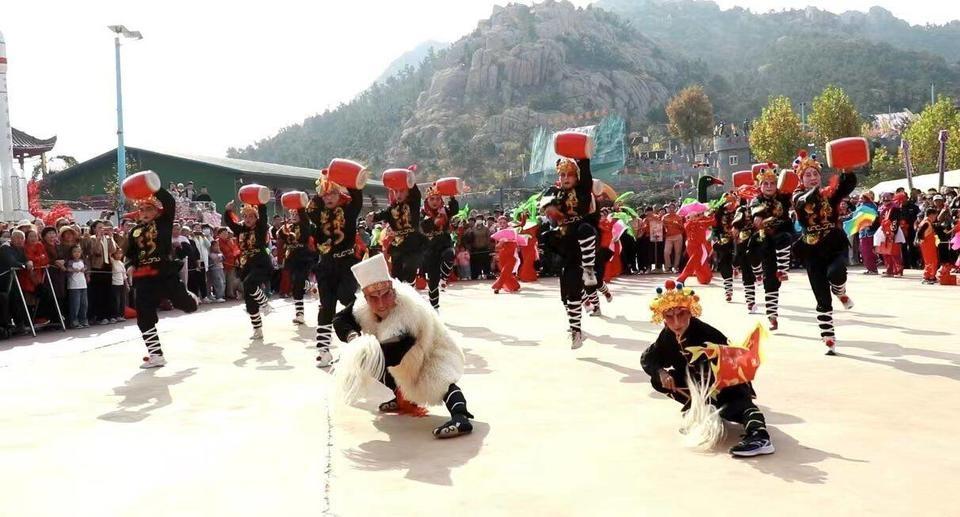 11 月 10 日，万人齐聚花花山景区，只为目睹这场独特的秧歌演出  第2张