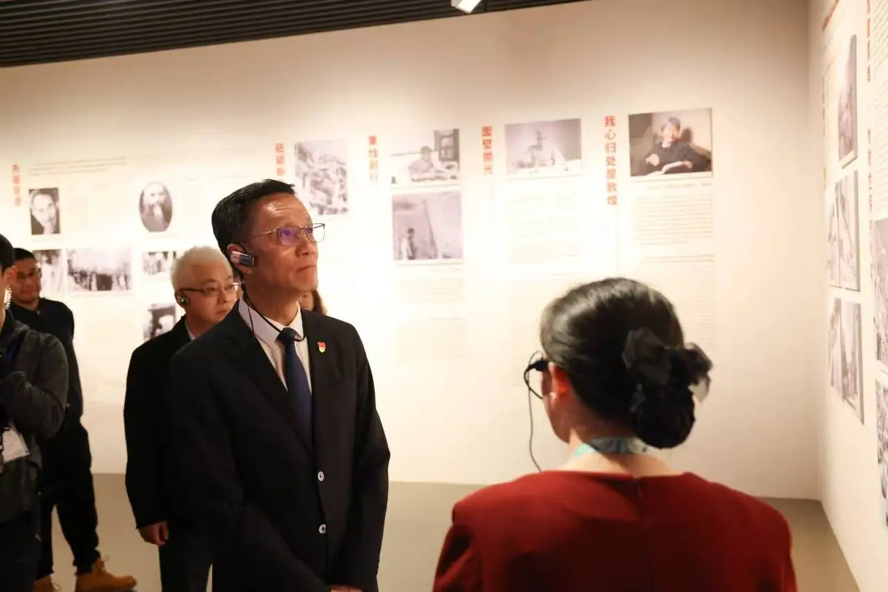 2024 年北京人艺上海驻演 1 个月，院长冯远征成焦点，他到底有多拼？  第4张
