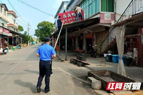 拆除隐患招牌，守护市民安全！大托铺街道在行动  第1张