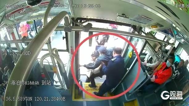 青岛公交车厢温情涌动，驾驶员善行义举传递城市温度  第2张