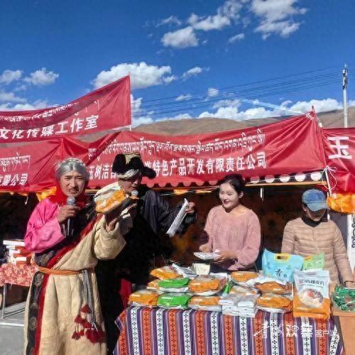11 月 11 日，玉树藏族自治州玉树市举办源头牧场·玉树牦牛冬肉集市商品促销活动