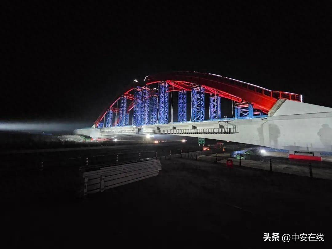万吨连续梁 T 构成功转体！巢马城际铁路建设取得重大进展