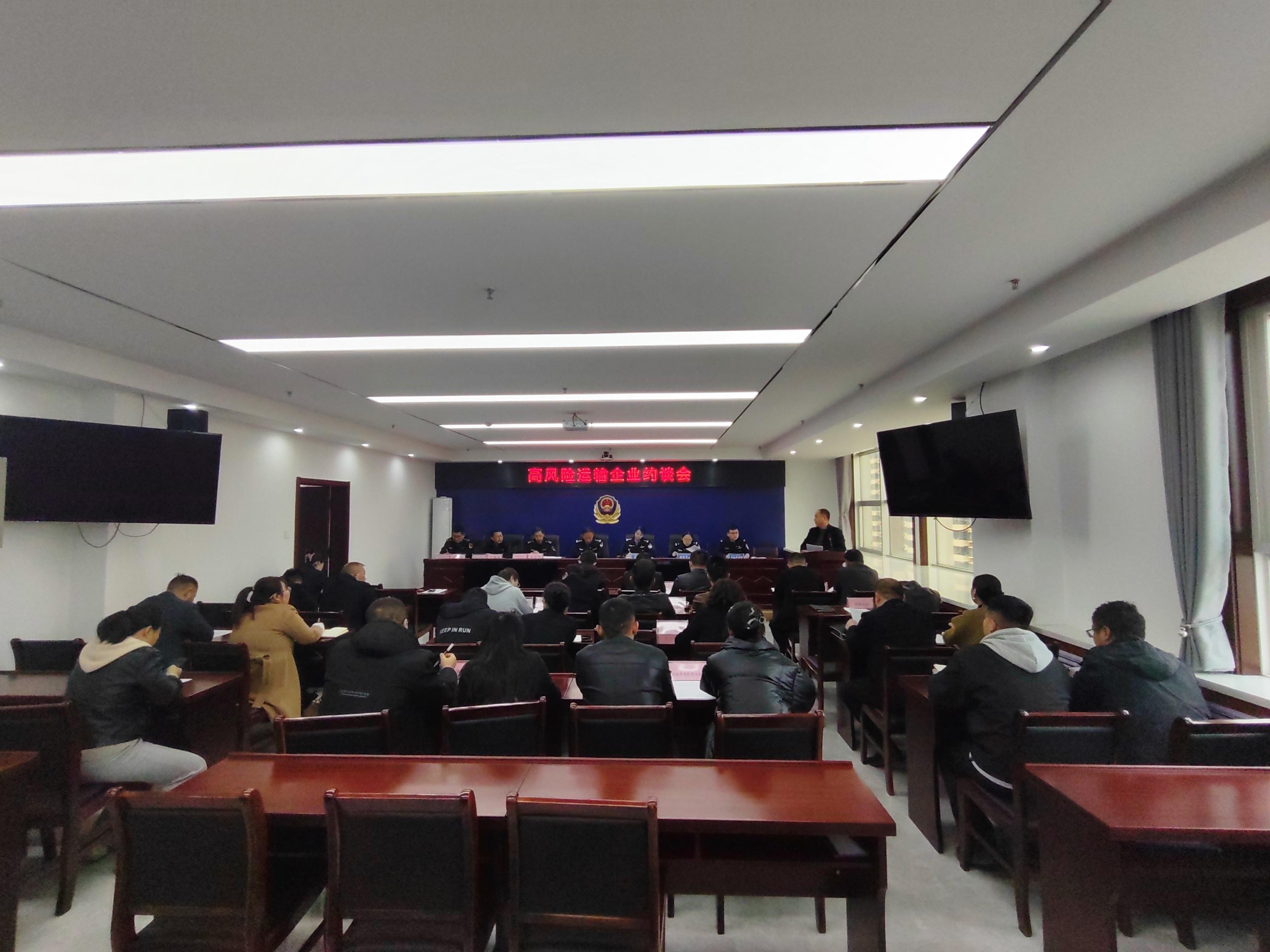 榆林交警三大队联合多部门开展活动，从源头预防交通事故，保障运营安全  第2张