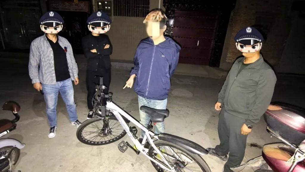 11 月 日，乾县公安局巡特警大队返还 6 辆电动自行车及 1 辆自行车赃物给受害人  第2张