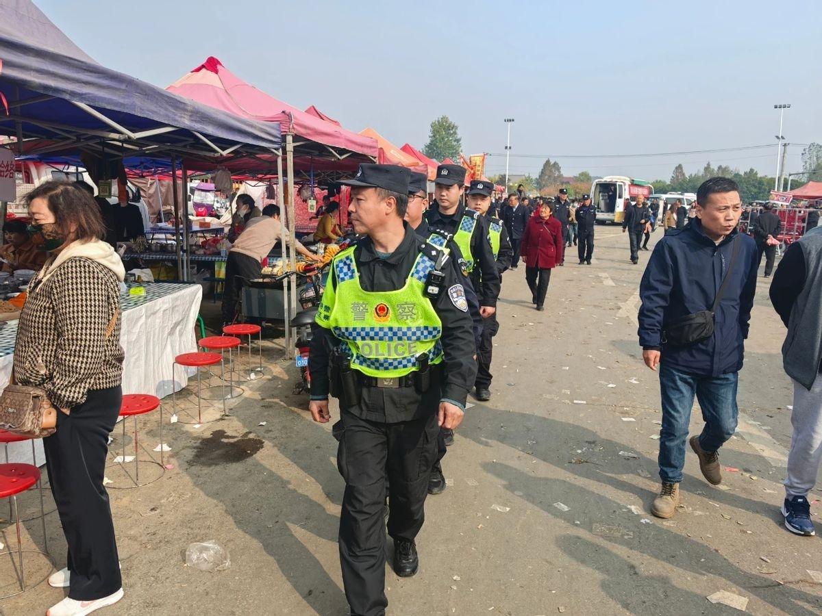 周至县公安局精心部署，全力护航物资交流大会，安全感满满  第2张