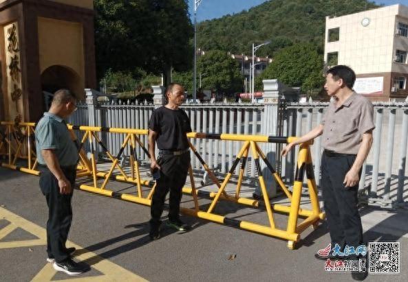 整治校园周边环境，为学生身心健康成长保驾护航