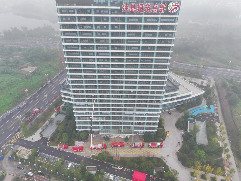 突发！泸县建筑总部 10 楼办公室电线短路引发大火，现场情况如何？  第3张