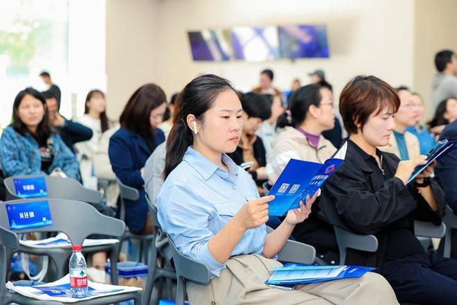 闵行区成立自媒体专委会，打击网络谣言，营造清朗网络空间  第2张